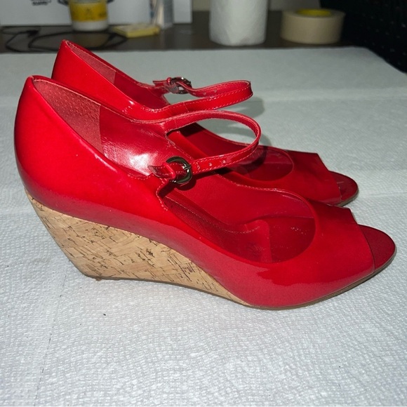 Franco Sarto Womens 8 1/2M Pumps Red Patent Leather Cork Wedge Peep Toe - Picture 5 of 11